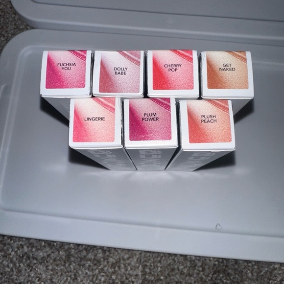 Buxom Lipstick Collection of 7- all the shades are shown - Picture 1 of 2